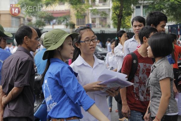 Sáng nay, hơn 800 ngàn thí sinh làm thủ tục thi Đại Học đợt 1 25