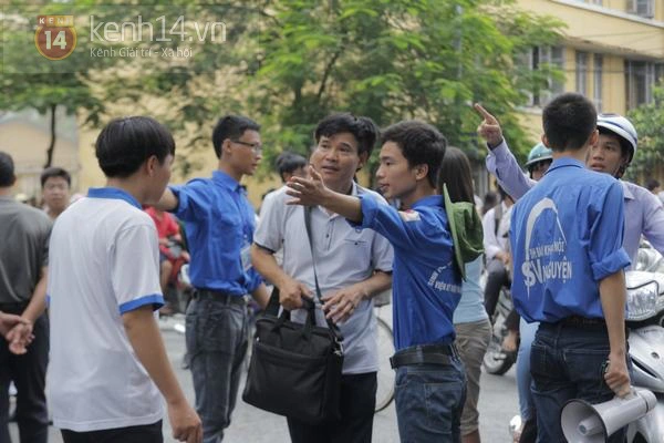 Sáng nay, hơn 800 ngàn thí sinh làm thủ tục thi Đại Học đợt 1 26