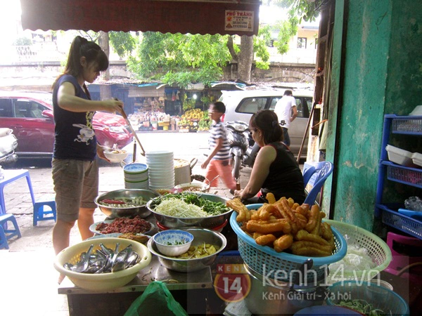 Hà Nội: No căng với miến cua trộn siêu "đầy đặn" phố Phùng Hưng 4