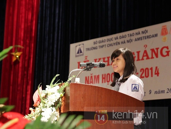 Teen Hà Nội đội ô dự lễ khai giảng dưới mưa 37