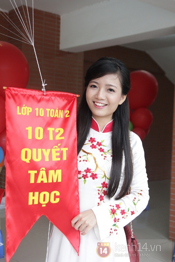 Teen Hà Nội đội ô dự lễ khai giảng dưới mưa 41