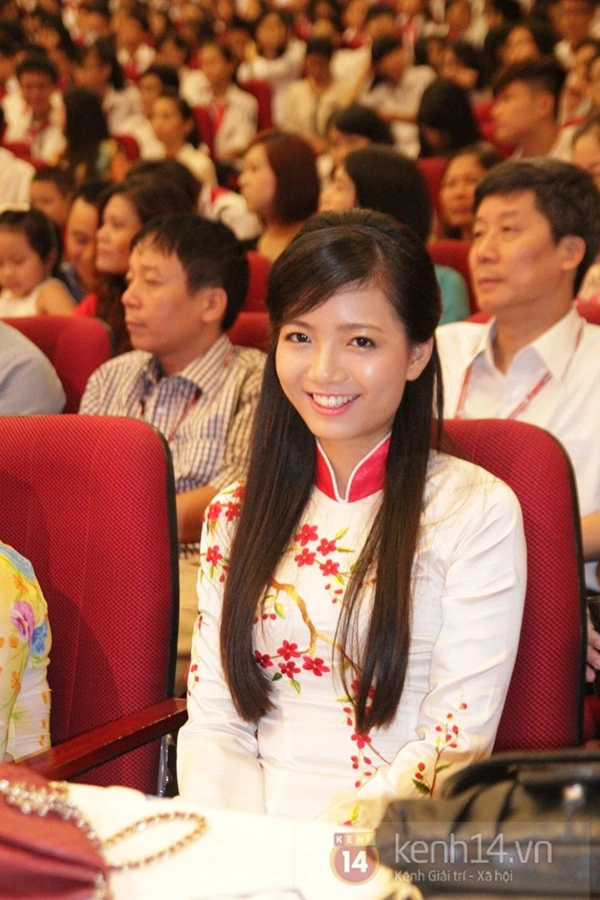 Teen Hà Nội đội ô dự lễ khai giảng dưới mưa 35