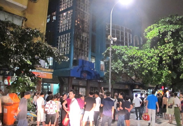 Cháy lớn ở nhà hát múa rối ngay trung tâm Hà Nội 4