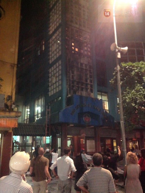 Cháy lớn ở nhà hát múa rối ngay trung tâm Hà Nội 5