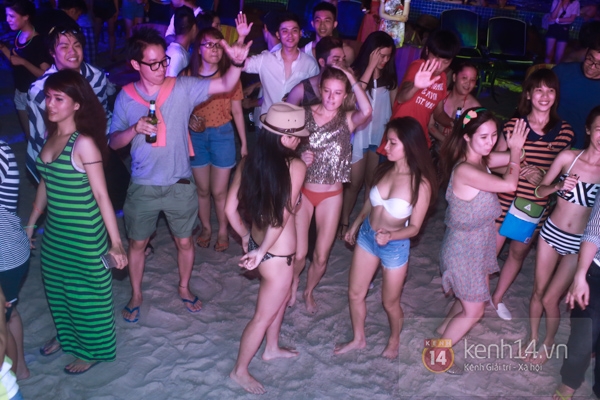 Hàng ngàn teen miền Nam bùng nổ trong Beach party mùa hè 14