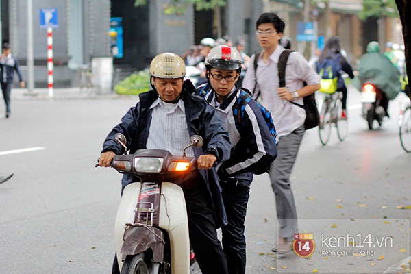 Học sinh Hà Nội thích thú mặc áo khoác tới trường ngày chuyển lạnh 6