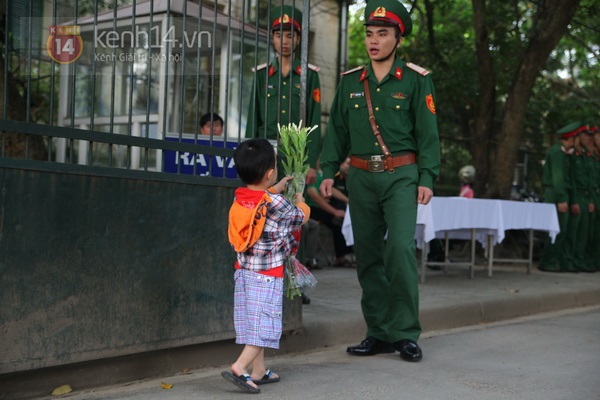 Từ tờ mờ sáng nay, người dân Hà Nội đã đến khóc thương Đại tướng  47