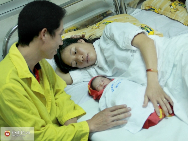 Hình ảnh đầu tiên của bé gái vừa trở thành công dân Việt Nam thứ 90 triệu 12