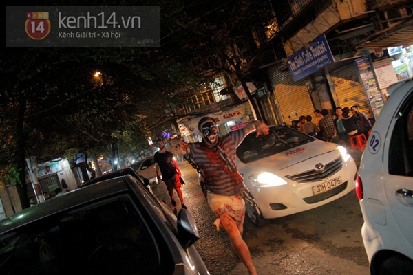 Chùm ảnh: Halloween cực sôi động của giới trẻ Hà Nội, Sài Gòn 32
