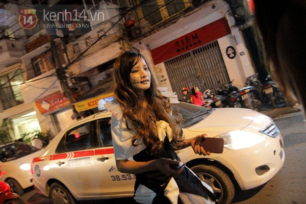 Chùm ảnh: Halloween cực sôi động của giới trẻ Hà Nội, Sài Gòn 36