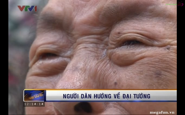 Hết giờ Lễ viếng Quốc tang, nhiều người d&acirc;n vẫn xếp h&agrave;ng v&agrave;o viếng Đại tướng 102