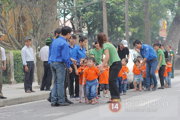 Toàn cảnh hàng trăm nghìn người đến viếng Đại tướng trong ngày cuối cùng 23