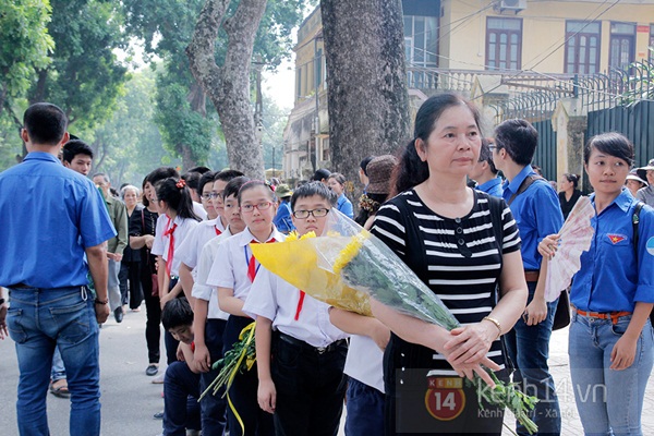 Toàn cảnh hàng trăm nghìn người đến viếng Đại tướng trong ngày cuối cùng 34