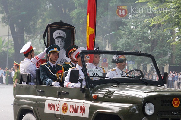 Toàn cảnh đưa linh cữu Đại tướng từ Hà Nội về quê nhà Quảng Bình 22