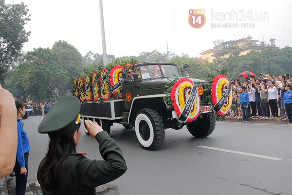 Toàn cảnh đưa linh cữu Đại tướng từ Hà Nội về quê nhà Quảng Bình 36