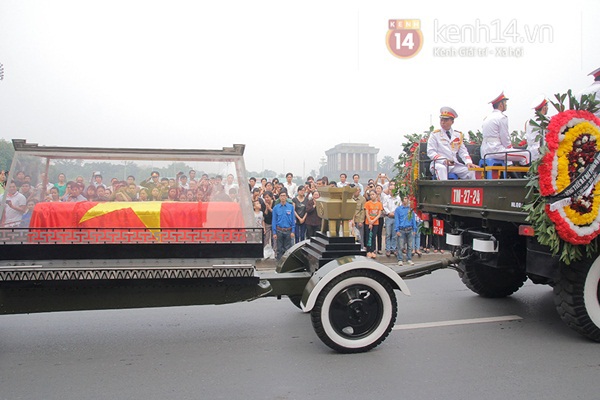 Toàn cảnh đưa linh cữu Đại tướng từ Hà Nội về quê nhà Quảng Bình 37