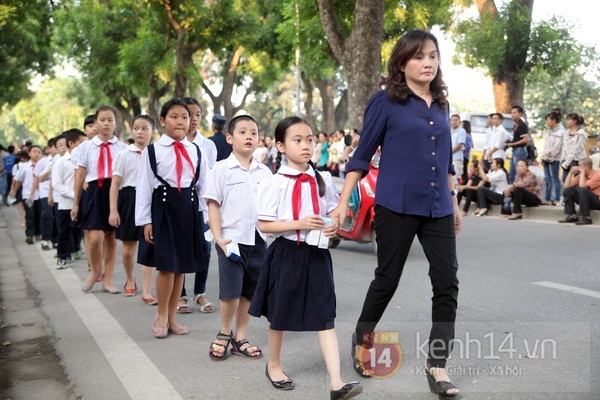 Lượng người viếng Đại tướng tăng đột biến, giờ viếng kéo dài đến 8h tối 10