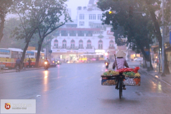 Hà Nội ngày cuối tuần mờ ảo trong màn sương sớm 8