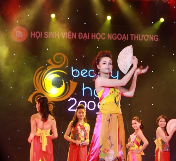 Nghe cựu hoa kh&ocirc;i ĐH Ngoại Thương kể chuyện đ&oacute;ng phim với hot boy Baggio 1