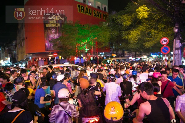 Chùm ảnh: Halloween cực sôi động của giới trẻ Hà Nội, Sài Gòn 13