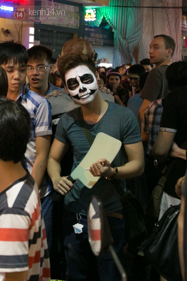 Chùm ảnh: Halloween cực sôi động của giới trẻ Hà Nội, Sài Gòn 16