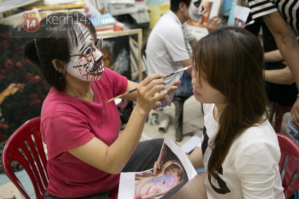 Chùm ảnh: Halloween cực sôi động của giới trẻ Hà Nội, Sài Gòn 20