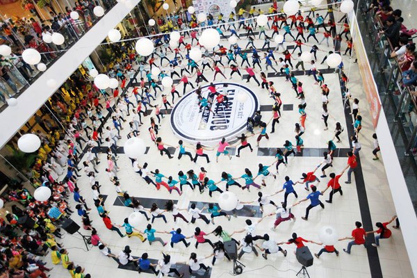 Hơn 600 teen H&agrave; Th&agrave;nh nhảy flashmob xếp h&igrave;nh b&ocirc;ng hoa mừng 20/11 1