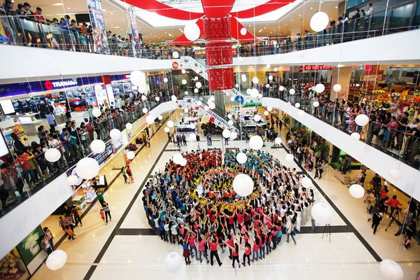 Hơn 600 teen Hà Thành nhảy flashmob xếp hình bông hoa mừng 20/11 2