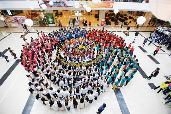 Hơn 600 teen Hà Thành nhảy flashmob xếp hình bông hoa mừng 20/11 11