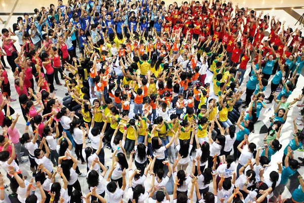 Hơn 600 teen Hà Thành nhảy flashmob xếp hình bông hoa mừng 20/11 13
