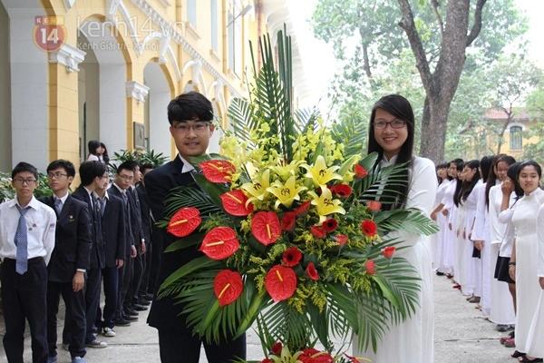 Nữ sinh Chu Văn An dịu dàng áo dài kỉ niệm 105 năm thành lập trường 3