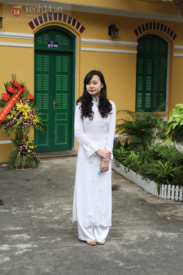 Nữ sinh Chu Văn An dịu d&agrave;ng &aacute;o d&agrave;i kỉ niệm 105 năm th&agrave;nh lập trường 5