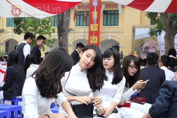 Nữ sinh Chu Văn An dịu dàng áo dài kỉ niệm 105 năm thành lập trường 7