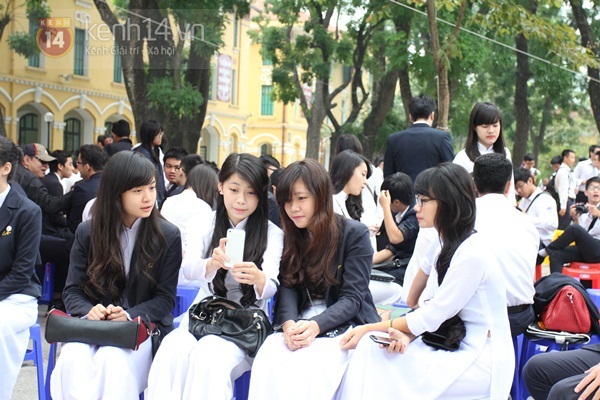 Nữ sinh Chu Văn An dịu dàng áo dài kỉ niệm 105 năm thành lập trường 8