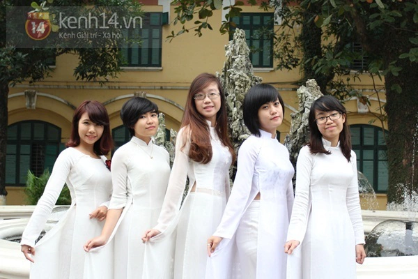 Nữ sinh Chu Văn An dịu d&agrave;ng &aacute;o d&agrave;i kỉ niệm 105 năm th&agrave;nh lập trường 9