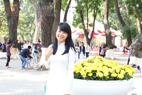 Nữ sinh Chu Văn An dịu dàng áo dài kỉ niệm 105 năm thành lập trường 12