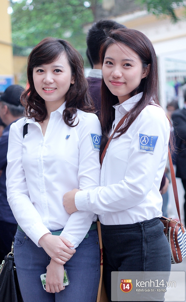 Nữ sinh Chu Văn An dịu d&agrave;ng &aacute;o d&agrave;i kỉ niệm 105 năm th&agrave;nh lập trường 17