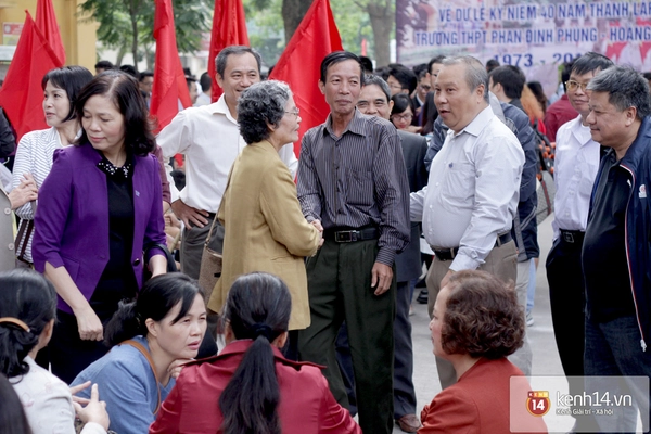 Nữ sinh Chu Văn An dịu d&agrave;ng &aacute;o d&agrave;i kỉ niệm 105 năm th&agrave;nh lập trường 25