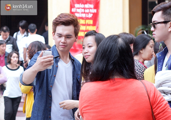 Nữ sinh Chu Văn An dịu d&agrave;ng &aacute;o d&agrave;i kỉ niệm 105 năm th&agrave;nh lập trường 21