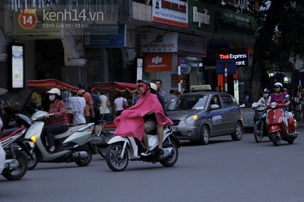 4h sáng nay, Hà Nội nằm trong vùng hoạt động mạnh nhất của bão Haiyan 25