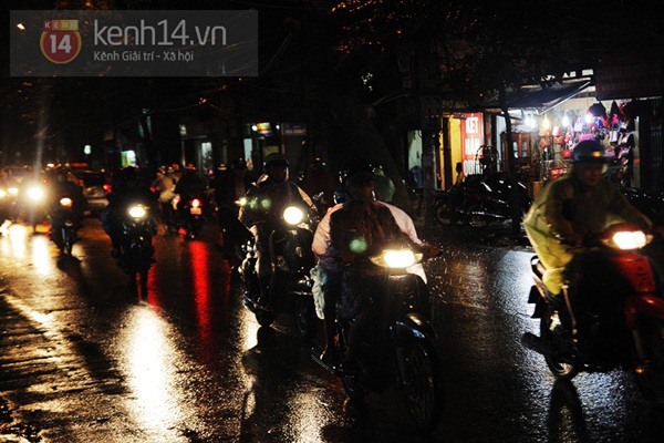 4h sáng nay, Hà Nội nằm trong vùng hoạt động mạnh nhất của bão Haiyan 28