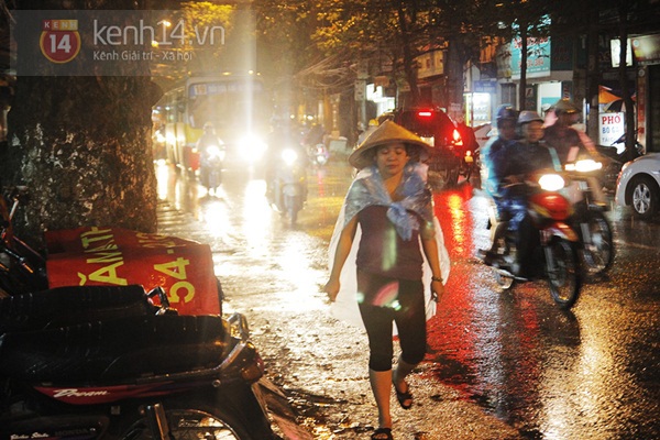 4h sáng nay, Hà Nội nằm trong vùng hoạt động mạnh nhất của bão Haiyan 30