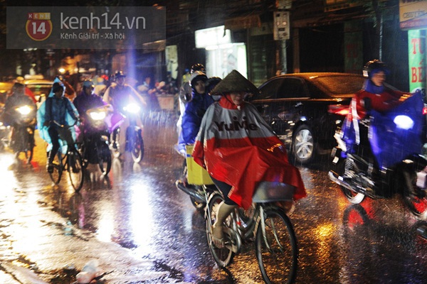 4h sáng nay, Hà Nội nằm trong vùng hoạt động mạnh nhất của bão Haiyan 32