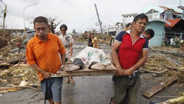 10.000 người có thể đã chết trong siêu bão Haiyan ở Philippines  2