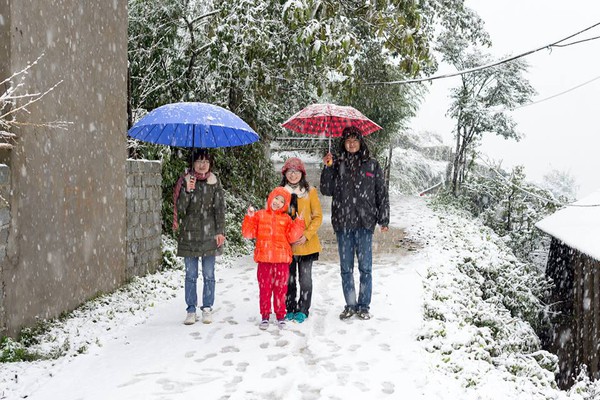 Chùm ảnh: Giới trẻ khoe những khoảnh khắc tuyệt đẹp với tuyết Sa Pa 6