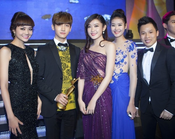 Kelly đọ sắc với Ngọc Trinh, si&ecirc;u mẫu Huyền My khoe ảnh chụp c&ugrave;ng DBSK 1