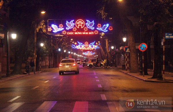 Đường phố Hà Nội trang hoàng lộng lẫy đón năm mới 7