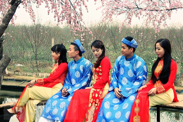 Teen Hà Thành chen chúc chụp ảnh ở vườn hoa Nhật Tân 5