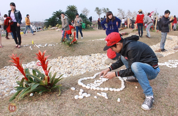 Teen Hà Thành chen chúc chụp ảnh ở vườn hoa Nhật Tân 10