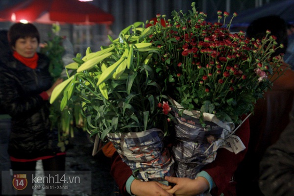 Giới trẻ Hà thành dạo chợ hoa Quảng Bá sáng cuối năm  19